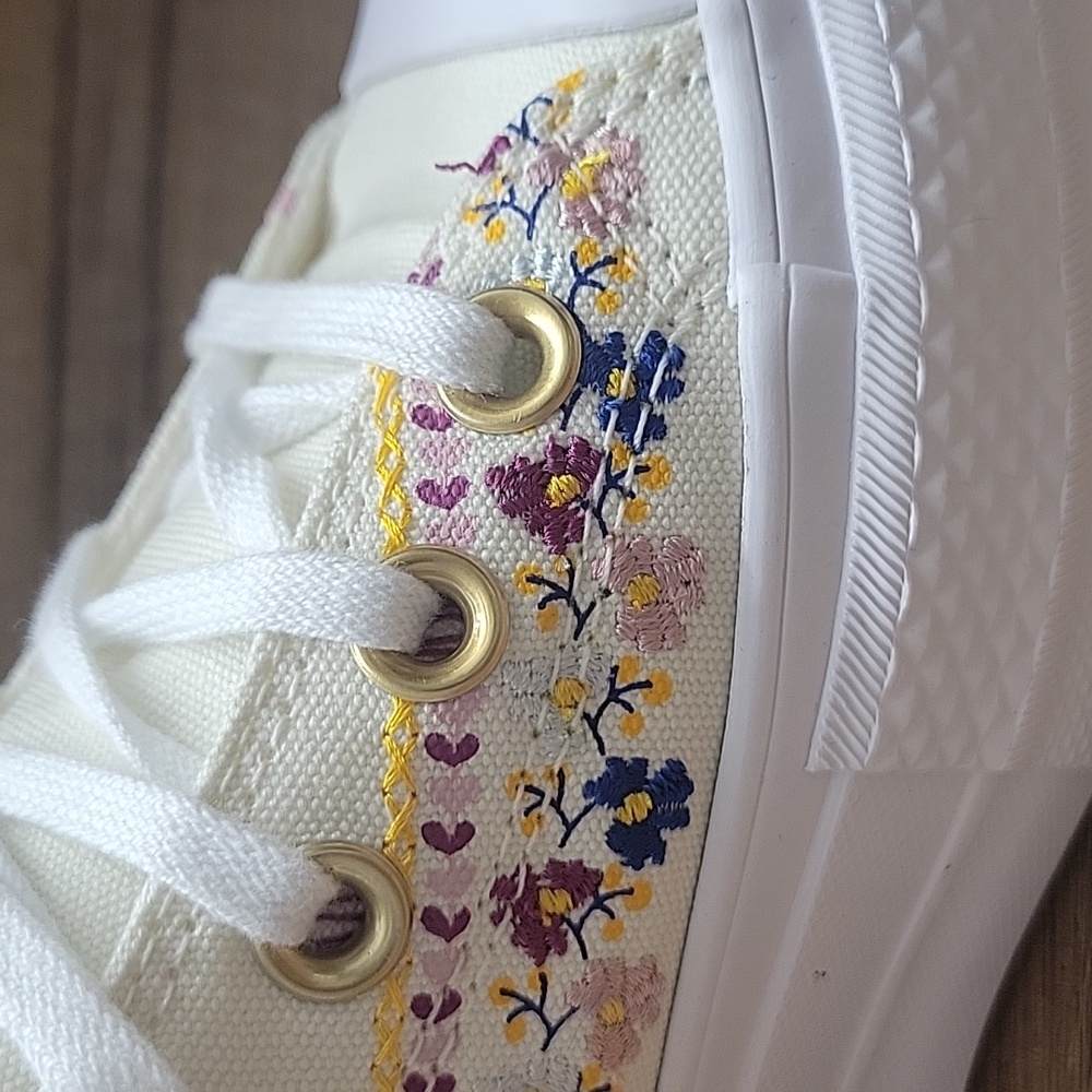 Converse White High-Top Sneakers with Classic Design - Picture 8 of 15